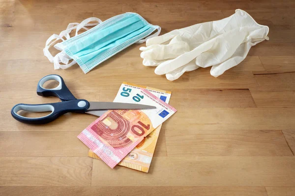 Euro Banknoten Werden Während Der Ausbreitung Des Coronavirus Mit Schere — Stockfoto