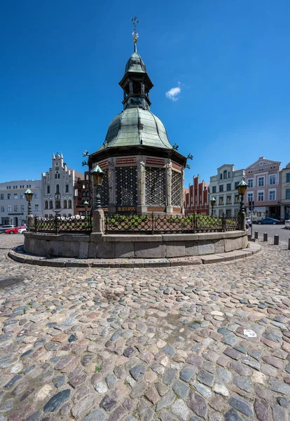 Wismar Germany Червня 2020 Ринок Історичним Фонтаном Німецька Назва Wasserkunst — стокове фото