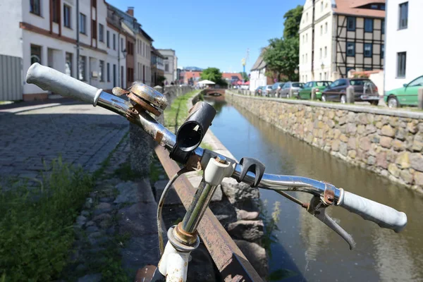 Vecchia Bicicletta Canale Nel Centro Storico Wismar Città Anseatica Una — Foto Stock