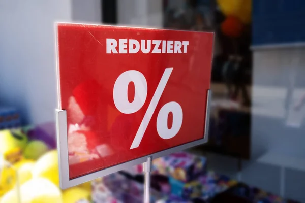 Красная Панель Продаж Процентным Знаком Сниженных Товаров Германии Mwst Налог — стоковое фото