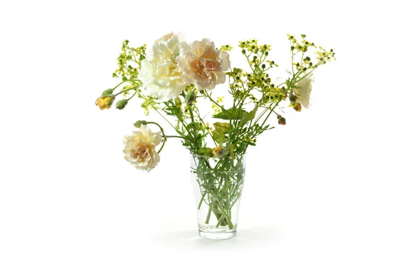 Bouquet Aus Erröteten Orangen Rosen Und Raute Glasvase Isoliert Mit — Stockfoto