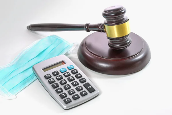 Calculator Toont Nul Corona Gezichtsmasker Een Rechter Hamer Bedrijven Insolvent — Stockfoto