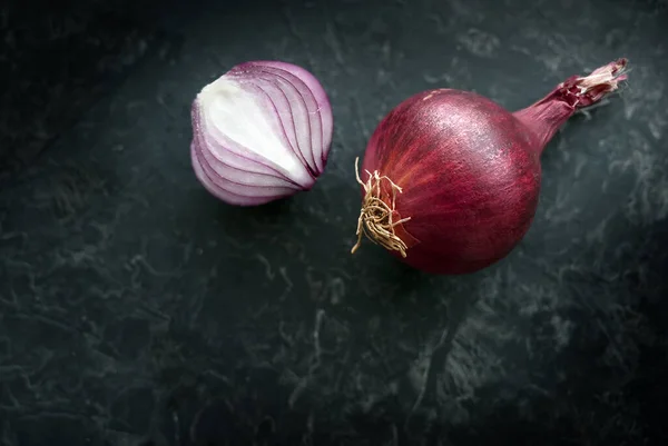Red Onion Whole Halved Healthy Spicy Vegetable Dark Slate Background — Stock Photo, Image