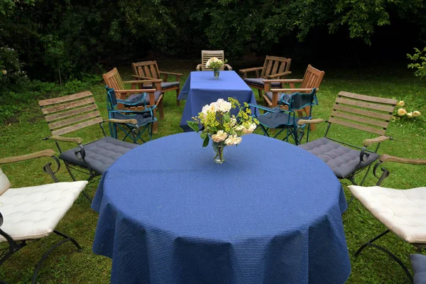 Préparez Vous Pour Une Garden Party Familiale Avec Des Tables — Photo