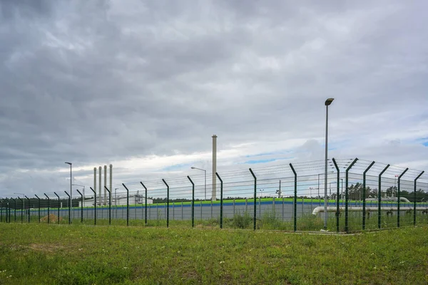 位于卢明市Greifswald附近的有栅栏的2号河北岸登陆站 在阴天之下 天然气管道穿过波罗的海 从俄罗斯通往德国 复制太空 — 图库照片