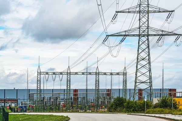Elektriciteitsmasten Het Transformatorsubstation Van Tijdelijke Opslagfaciliteit Van Voormalige Kerncentrale Lubmin — Stockfoto