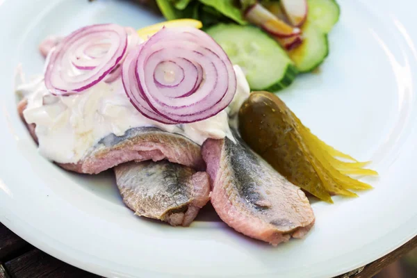 Pescado Salado Joven Llamado Arenque Soused Matjes Con Crema Agria —  Fotos de Stock