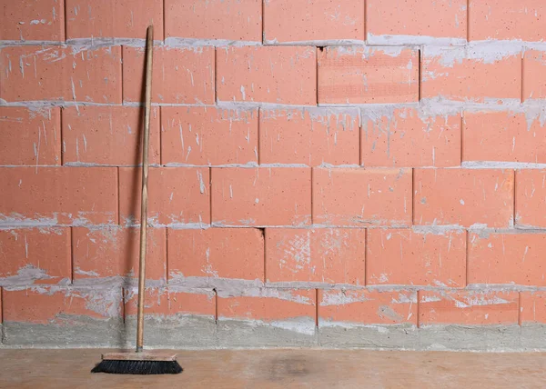 Old Broom Leaning Raw Brick Wall Porotherm Style Clay Blocks — Stock Photo, Image