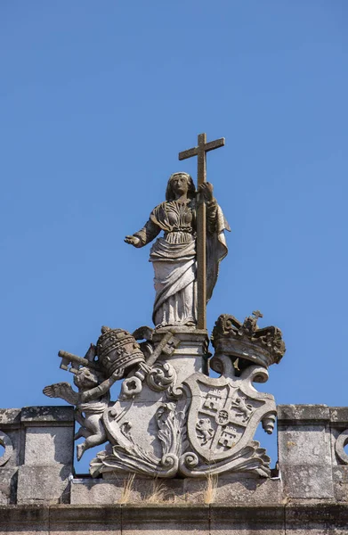 Estátua Pedra Religiosa Topo Edifício Tui Pontevedra Espanha — Fotografia de Stock