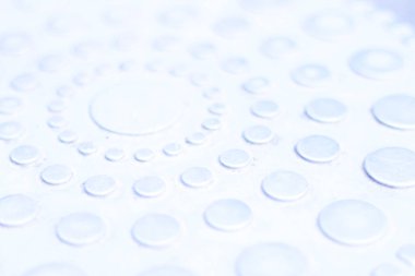 Özmerkezli dairesel süslemeli soyut metalik arkaplan.