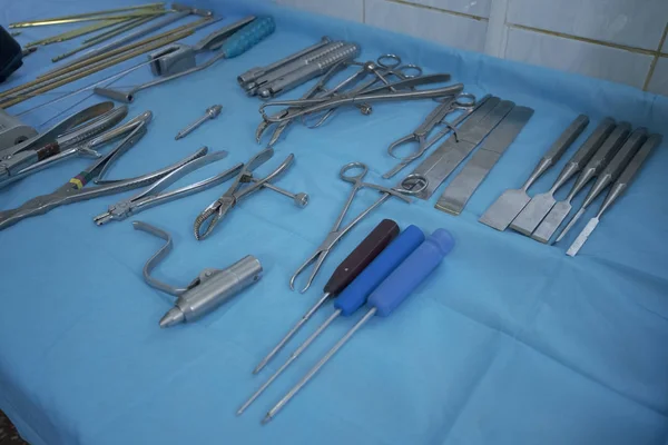 Stanovené chirurgické nástroje — Stock fotografie