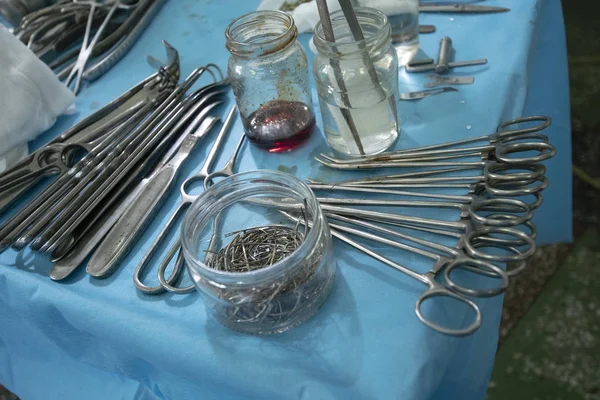 Instrumentos y herramientas quirúrgicas Primer plano —  Fotos de Stock