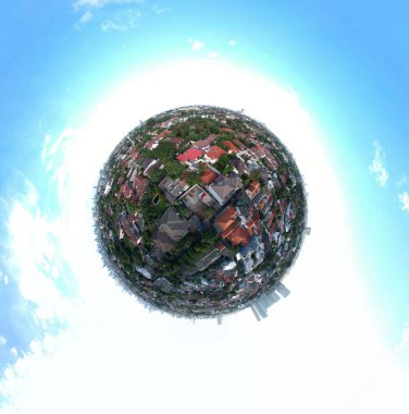 Minik Gezegen 'deki Kalabalık Şehir