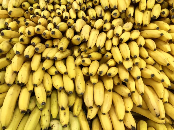 Muchas Frutas Frescas Plátanos Amarillos Supermercado Fondo Concepto Alimentos —  Fotos de Stock
