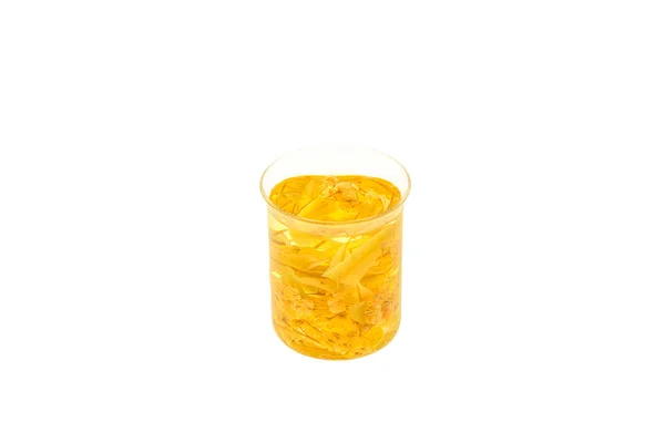 白い背景にガラスの中の乾燥リネンの治療薬の色合い — ストック写真