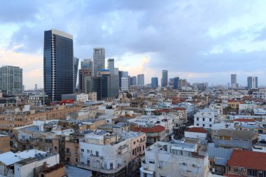 Tel Aviv şehrinin gökdelenli gökdelenleri olan Skyline panoraması, İsrail