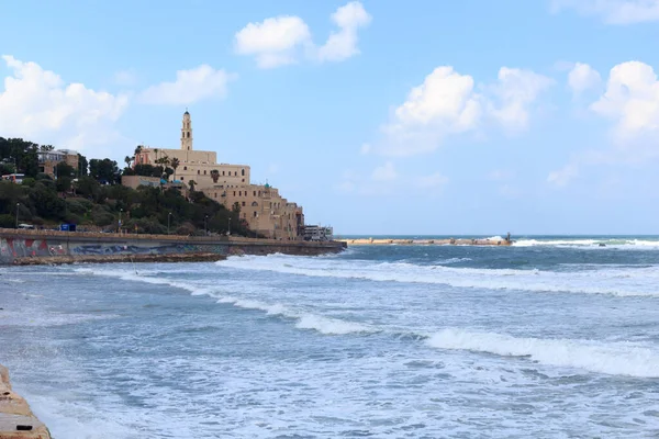 Coastline panorama of city Tel Aviv Jaffa with mediterranean sea and St. Peters Church in Israel — Stock Photo, Image