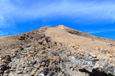 İspanya, Tenerife Kanarya Adası 'ndaki Teide Dağı' na giden yol.