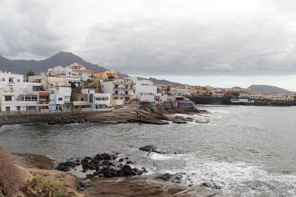 西班牙加那利岛特内里费的拉卡莱塔全景和大西洋海岸线及城镇 — 图库照片