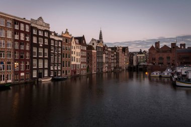 Gün batımında Amsterdam Kanalları, Hollanda