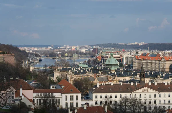 Prager Stadtbild Mit Den Dächern Der Stadt Dem Fluss Und — Stockfoto