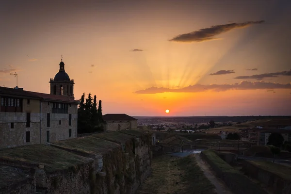 カラフルな夕日のシウダロドリゴ大聖堂 サラマンカ スペイン — ストック写真