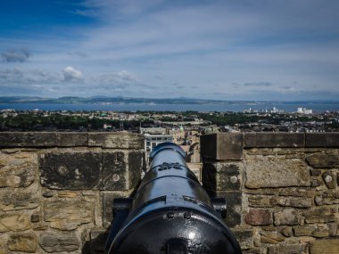 Edinburgh Şatosu, İskoçya 'nın duvarlarında toplar