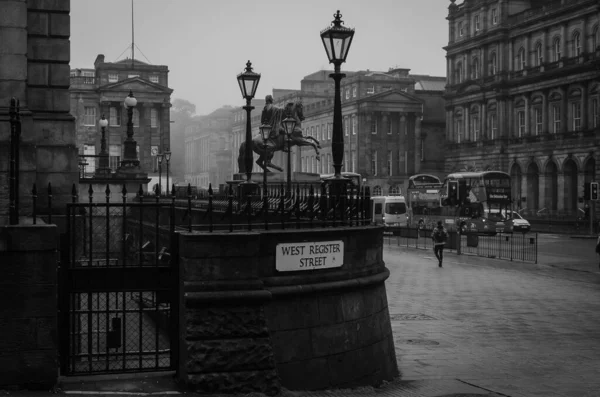 Edinburgh Şehrinin Arka Planında Sisli Bir Günde Edinburgh Skoçya Iron — Stok fotoğraf