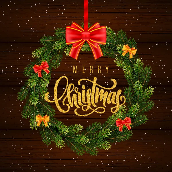 Carte cadeau de vacances avec lettrage main dorée Joyeux Noël et boules de Noël, couronne sur fond bois. Modèle de bannière, affiche, invitation — Image vectorielle