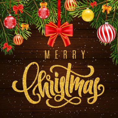 Altın el ahşap arka plan üzerinde yay Merry Christmas ve Noel topları, köknar ağacı dalları, yazı ile tatil hediye kartı. Bir afiş, poster, davet için şablon