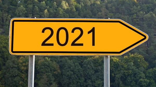 Wegweiser Richtung 2021 Straßenschild — Stockfoto