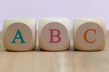 ABC, tahta küplerde harfler