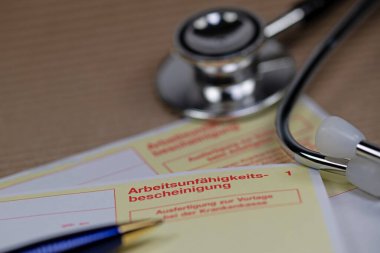 Arbeitsunfaehiehigsscheinung, sağlık sigortası şirketine ve işverenine sunulan engelli sertifikası