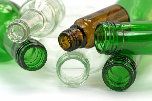 Geri dönüşüm için eski boş cam şişeler