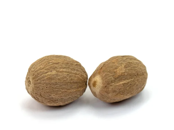 Nutmegs Beyaz Arkaplan Üzerinde Izole — Stok fotoğraf