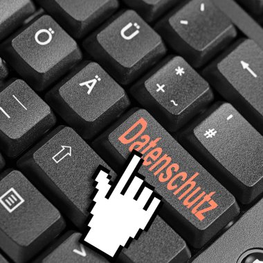 Üzerinde Datenschutz yazan bilgisayar klavyesi, bir tuş üzerindeki veri koruması