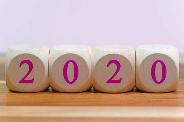 Cztery Drewniane Kostki Rokiem 2020 — Zdjęcie stockowe