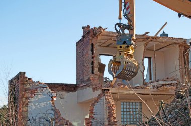Bir binanın yıkılması