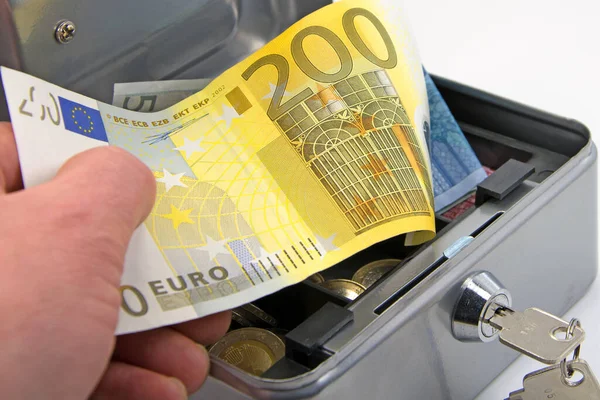 Mão Chega Uma Caixa Dinheiro Com Notas Euro — Fotografia de Stock