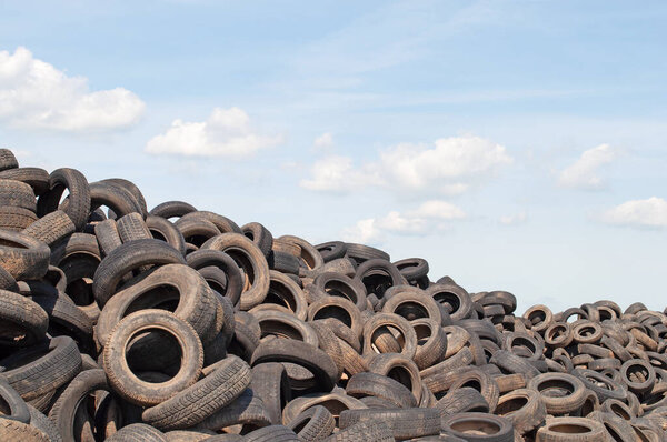 Старые автомобильные шины для переработки