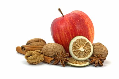 Noel süsü, elma, fındık ve baharat