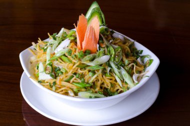 Lezzetli Sebze Eriştesi ve harika bir sunum.