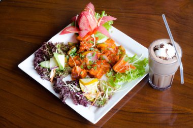 Harika sunumlu lezzetli süzme peynir.