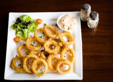 Harika sunumlu Lezzetli Soğan halkaları