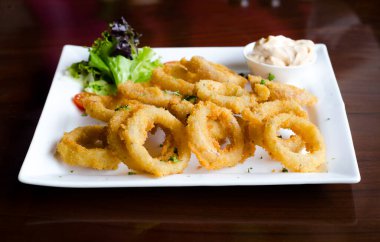 Harika sunumlu Lezzetli Soğan halkaları