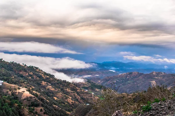 Nube Tocar Montaña Esta Una Escena Temporada Lluvias —  Fotos de Stock