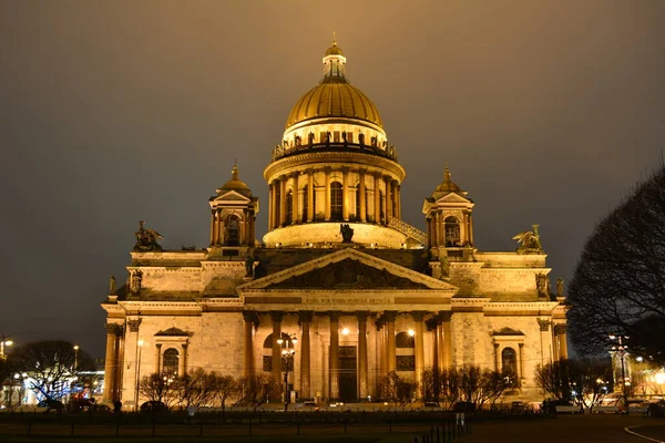 Enorme Grande Catedral Com Cúpula Dourada Olhando Dourada Iluminação Sob — Fotografia de Stock