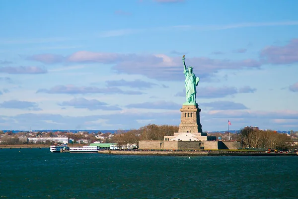 Jesienna Panorama Uchwycona Promu Staten Island Przepływającego Górną Zatokę Kierunku Zdjęcie Stockowe