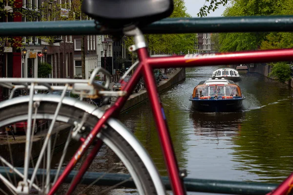 Amsterdam Holanda 2010 Uma Imagem Abstrata Mostrando Dois Barcos Passeio — Fotografia de Stock