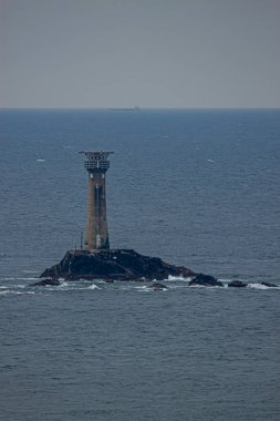 Longships Deniz Feneri, Cornwall sahilinin bir mil açığındaki Longships adalarından birinde. Görüntü, İngiltere 'nin en batı noktasını gösteren Topraklar' ın son gözlem noktasından alındı..